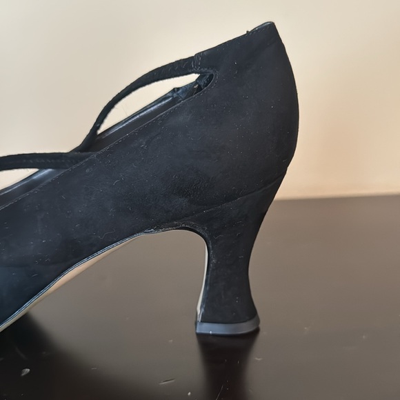 Black suede pumps. Ashton shoes. - Picture 5 of 8